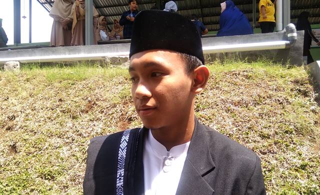 Azmi, Remaja Penghafal Al-quran 30 Juz Dapat Umroh Gratis Azmi, Remaja Penghafal Al-quran 30 Juz Dapat Umroh Gratis