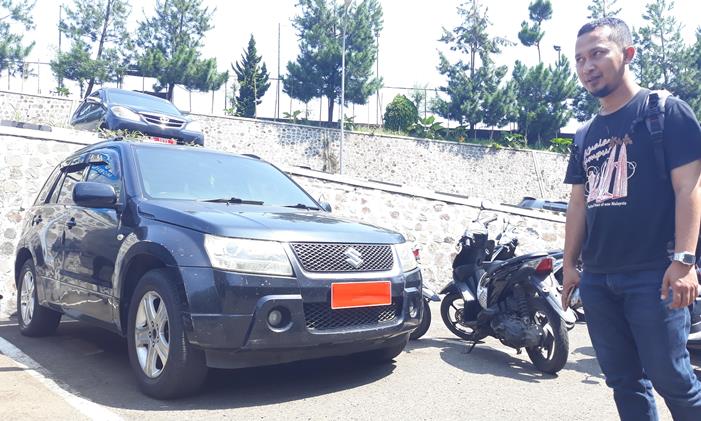 Pensiunan Pejabat Tolak Kembalikan Mobil Dinas Pensiunan Pejabat Tolak Kembalikan Mobil Dinas