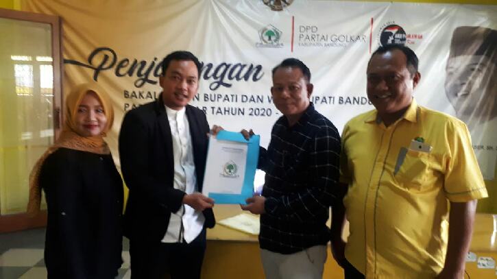 Kandidat Balon Bupati Kembalikan Formulir, Bapak dan Anak Siap Bersaing Politik