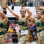 2.873 Penari Hibur Warga dengan Konsep Tradisional