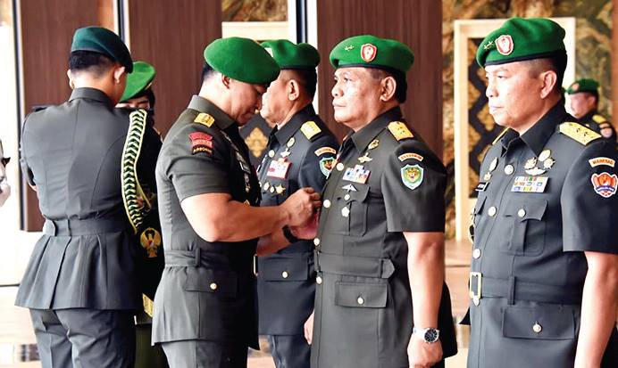 Letjen TNI Tri Soewandono Akhiri Tugas Sebagai Panglima Kodam III/Slw