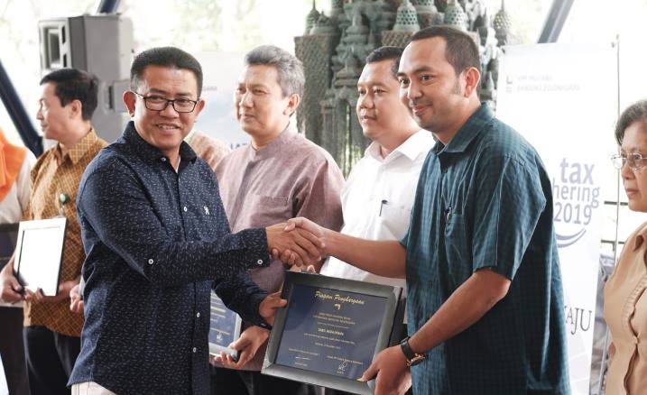 KPP Bojonagara Berikan Apresiasi dan Penghargaan Wajib Pajak Tahun 2019 KPP Bojonagara Berikan Apresiasi dan Penghargaan Wajib Pajak Tahun 2019