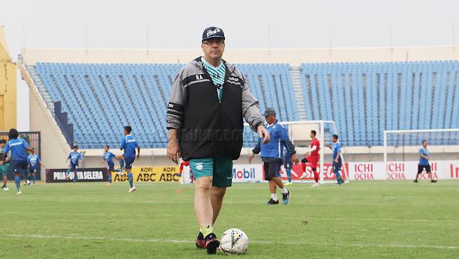 Robert Alberts Akui PSIS Akan Jadi Lawan Tangguh