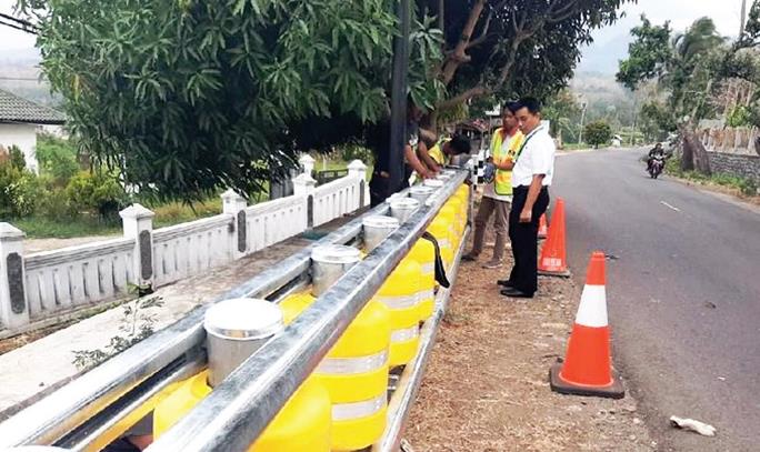 Roller Barrier Dipasang untuk Antisipasi Kecelakaan Roller Barrier Dipasang untuk Antisipasi Kecelakaan