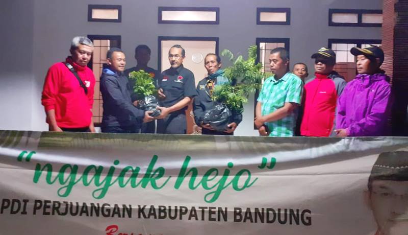 PDI Perjuangan Kab Bandung Ngajak Hejo, Tanam Ribuan Pohon di Lahan Kritis