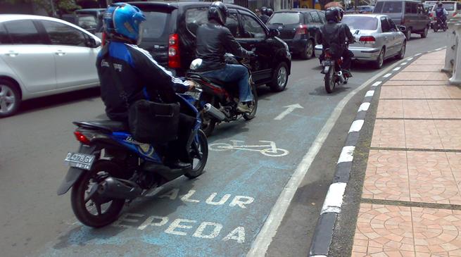 Pemkot Akan Evaluasi Jalur Sepeda di Sejumlah Titik Pemkot Akan Evaluasi Jalur Sepeda di Sejumlah Titik