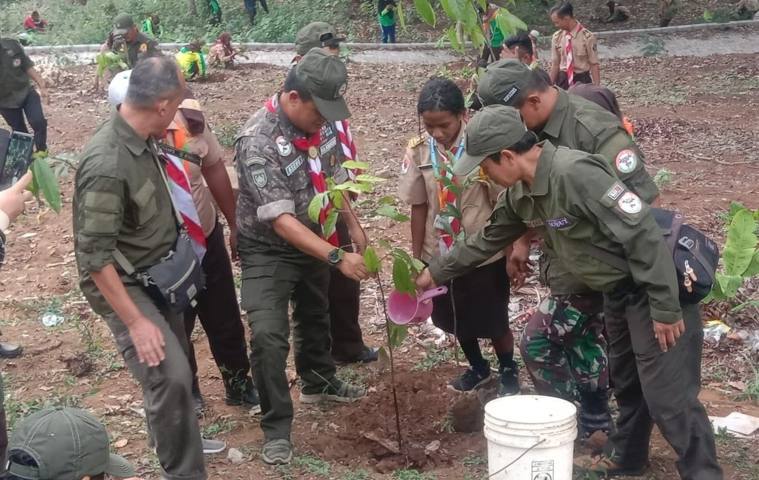 Pramuka Tanam Seribu Pohon di Buper IP Saguling Pramuka Tanam Seribu Pohon di Buper IP Saguling