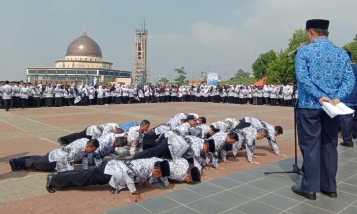 Puluhan Guru Diberi Sanksi