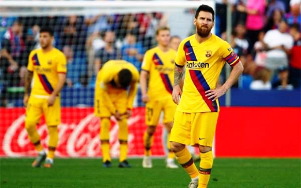 Messi Cetak Penalti, Barcelona Tumbang di Kandang Levante