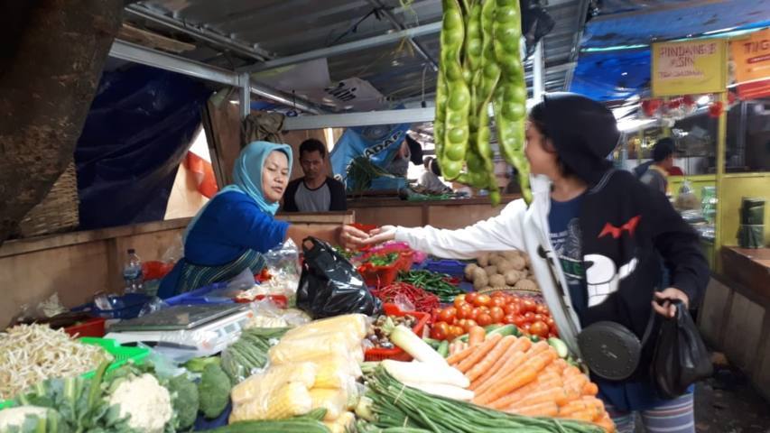 Pedagang Keluhkan Harga Sewa Lapak di Pasar Kosambi Pedagang Keluhkan Harga Sewa Lapak di Pasar Kosambi