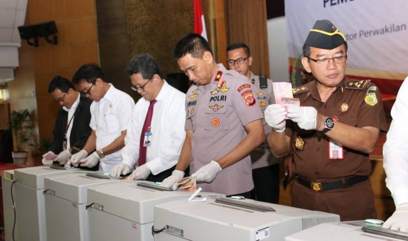 Ciptakan Kondusifitas Iklim Ekonomi, Polda Jabar Musnahkan Uang Palsu Ciptakan Kondusifitas Iklim Ekonomi, Polda Jabar Musnahkan Uang Palsu