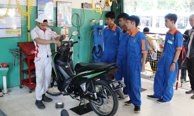 Lulusan SMK Harus Difasilitasi Siap Kerja