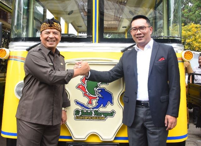 30 Bus Wisata Diserahkan Langsung Gubernur