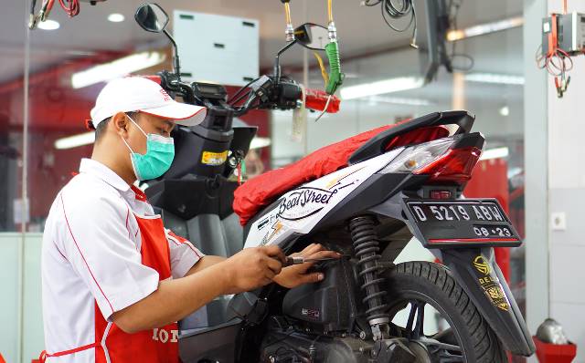 11 Hal Yang Wajib Diperhatikan Pengguna Sepeda Motor Saat Musim Hujan