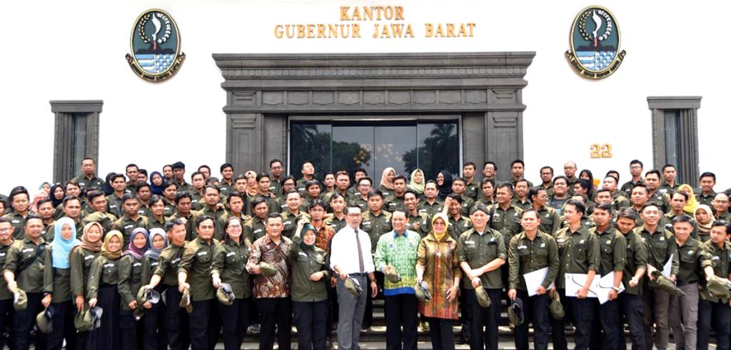 Dinobatkan Jadi Gubernur Desa