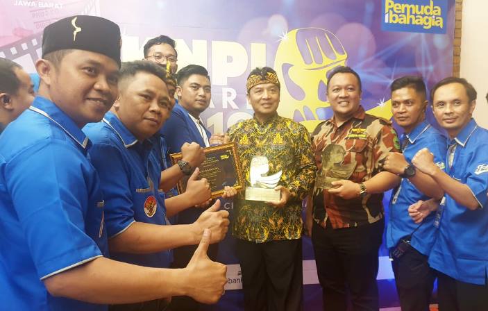 Bupati Bandung dan GADA AMS Raih Award Kepemudaan 2019