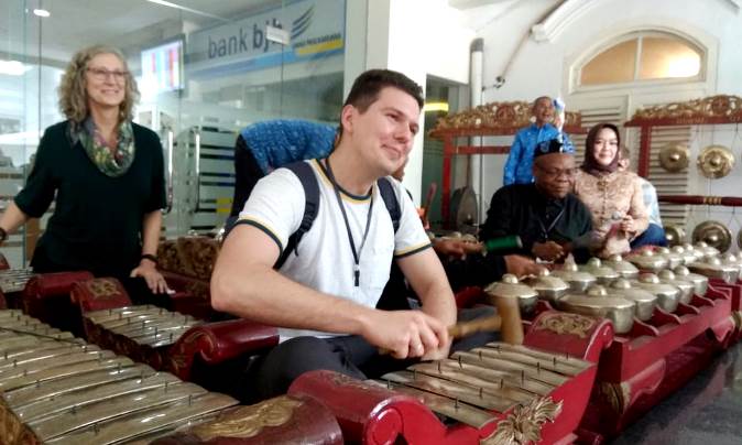 48 Negara Bentuk Metode Pembelajaran Hukum Masyarakat Marginal di Bandung