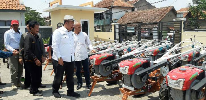 Ratusan Alsintan untuk Membangkitkan Para Petani Milenial Ratusan Alsintan untuk Membangkitkan Para Petani Milenial