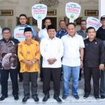 Serahkan Lima Maskara untuk Desa di Cianjur