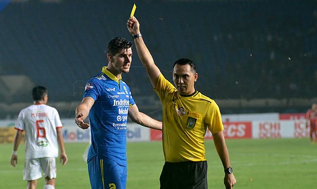 Cari Solusi Absenya Ardi dan Nick di Laga Akhir