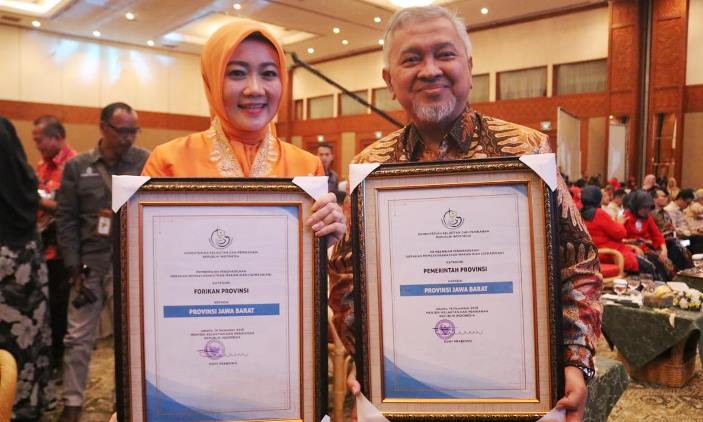 Dapat Penghargaan Gerakan Makan Ikan