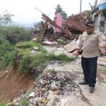 Satu Rumah Ambles Akibat Longsor
