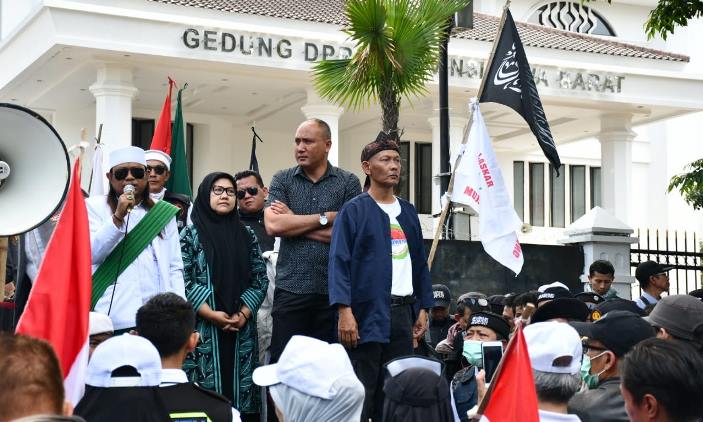 Desak Pemerintah Lakukan Lobi Bilateral