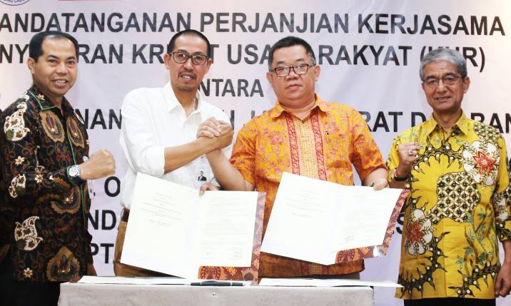 Dukung Pemberdayaan Ekonomi bank bjb Salurkan Kredit Usaha Rakyat (KUR) UMKM dan TKI