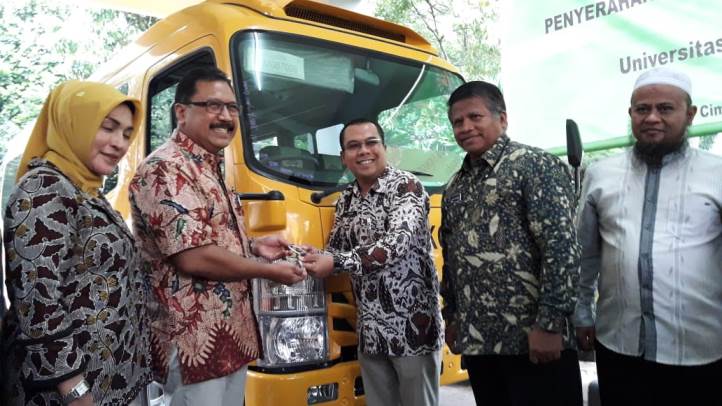 Bus Sekolah Siap Layani Mobilisasi Mahasiswa Unjani