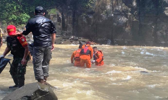 Petugas Gabungan Berhasil Temukan Korban Banjir Bandang