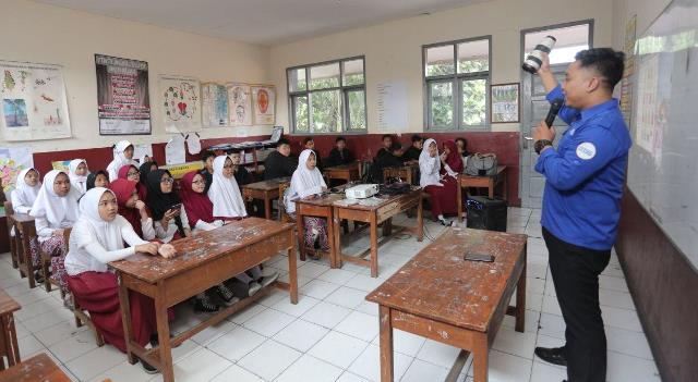 Kenalkan Fotografi kepada Siswa Melalui Program Humas Goes To School Kenalkan Fotografi kepada Siswa Melalui Program Humas Goes To School