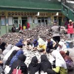 Siswa dan Guru Fokus Bersihkan Sisa Kebakaran