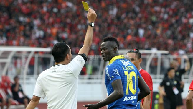 Siapa Pemain Persib Peraih Kartu Kuning Terbanyak?