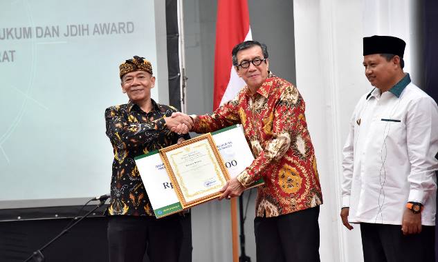 Sukses Membina, Pemkab Bandung Raih Anubhawa Sasana Sukses Membina, Pemkab Bandung Raih Anubhawa Sasana