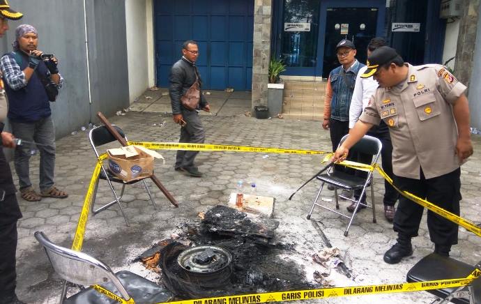 Tak Terima Mobil Disita, LSM Perkara Lakukan Pengrusakan