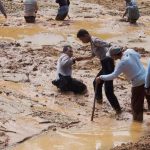 Bangun Jembatan Darurat untuk Akses Jalan