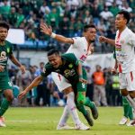 Aji Santoso Bawa Persebaya Tiga Besar