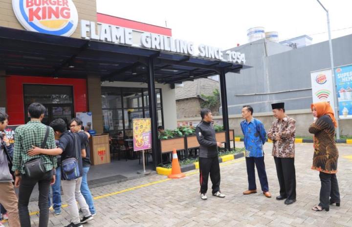 Komisi I DPRD Cimahi Sidak Tempat Penjualan Makanan Cepat Saji