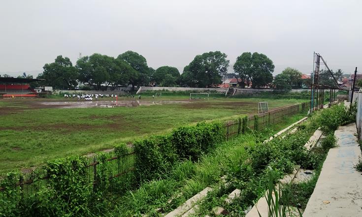 Stadion Sangkuriang Penuh Kubangan