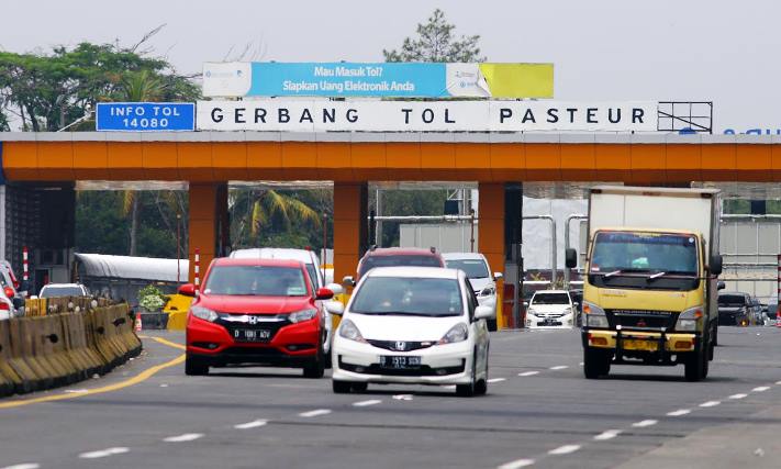 11 Ribu Kendaraan Tinggalkan Bandung 11 Ribu Kendaraan Tinggalkan Bandung