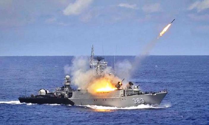 Dua KRI Siaga Tempur, Prabowo-Luhut Berunding