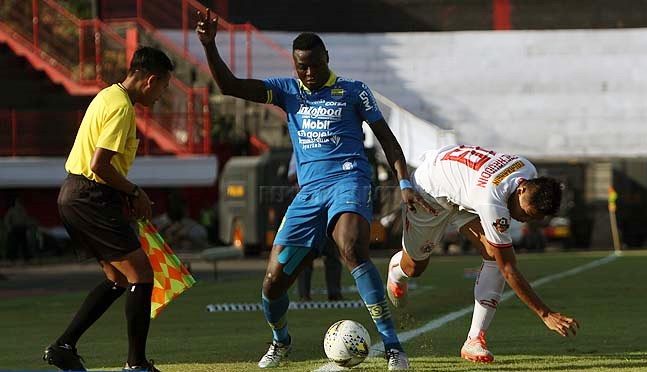 Ajukan Surat Resmi, Eze Mundur dari Persib