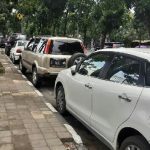 Dishub Kewalahan Tertibkan Parkir Liar Artha Park