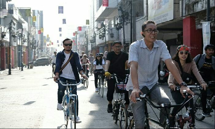 B10 Café Braga Berkolaborasi Dengan London Taxi Mengadakan Sunday Ride “The Casual Cycling Culture” B10 Café Braga Berkolaborasi Dengan London Taxi Mengadakan Sunday Ride “The Casual Cycling Culture”