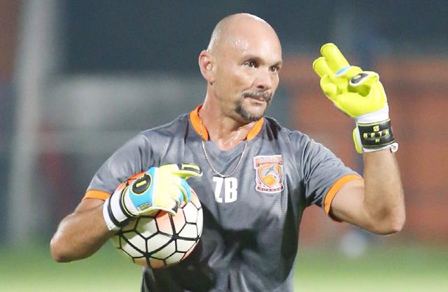 Pelatih Kiper Luizinho Passos Merapat ke Persib?