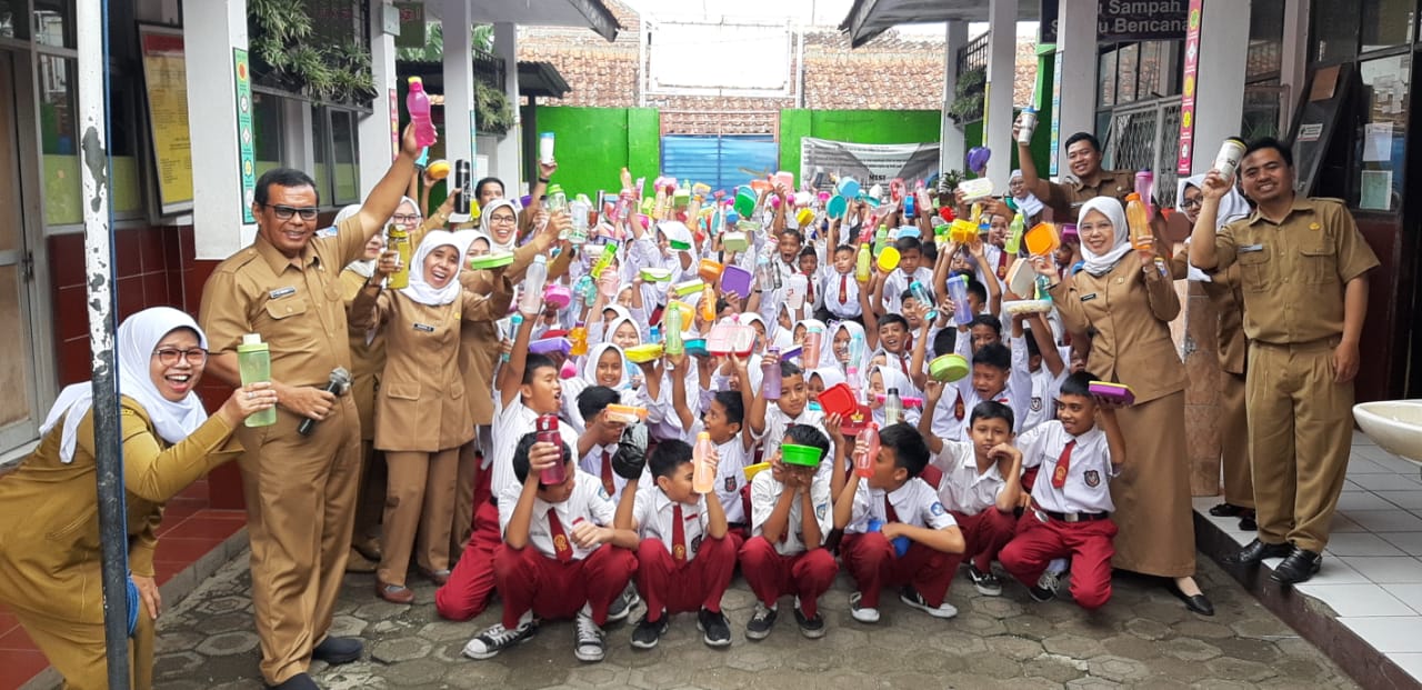 Para Pelajar Bisa Hasilkan Sampah 10 Ton/Hari
