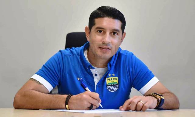Persib Perpanjang Kontrak Vizcarra Satu Musim
