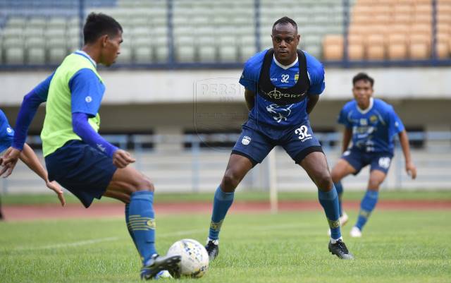 Igbonefo Ikuti Latihan Perdana Persib
