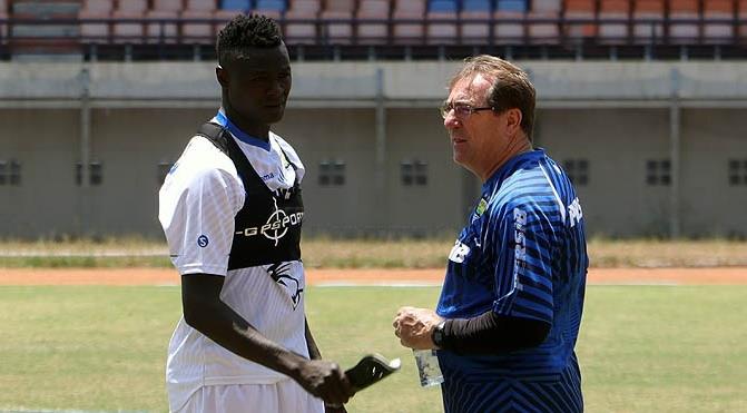 Robert Rahasiakan Alasan Eze Hengkang dari Persib