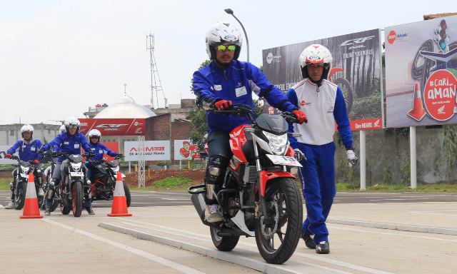 DAM Ajak MC Bandung Pelatihan Safety Riding DAM Ajak MC Bandung Pelatihan Safety Riding